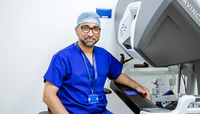 Pakistani surgeon sets world record in robotic surgery for women