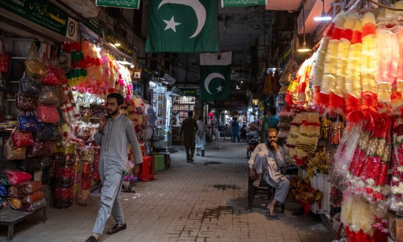 Unveiling Pakistan: A Mosaic of People and Faith